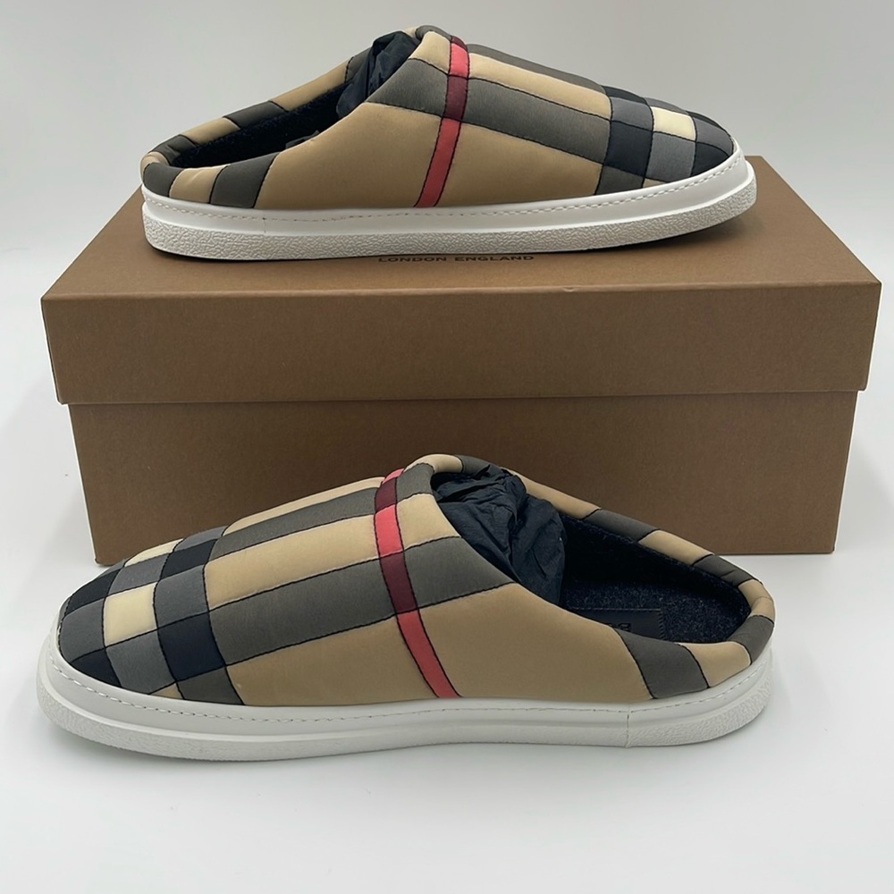 Burberry archive beige size 39 brand new inbox slip on